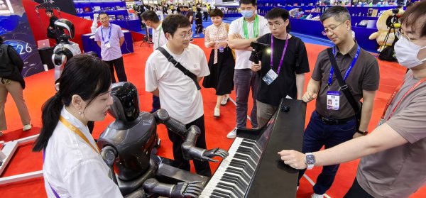 中博策略 【实探】“科技范”十足！“中国文化产业第一展”开幕